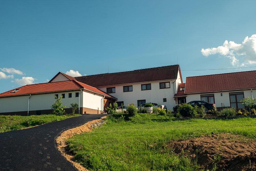 Alsoszuha Lovas Vendeghaz Exteriör bild