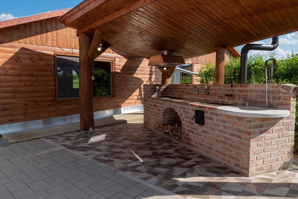 Alsoszuha Lovas Vendeghaz Exteriör bild